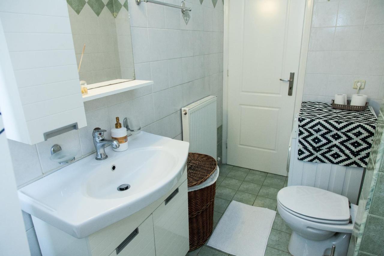 Lovely Apt In Peristeri Athen Exterior foto
