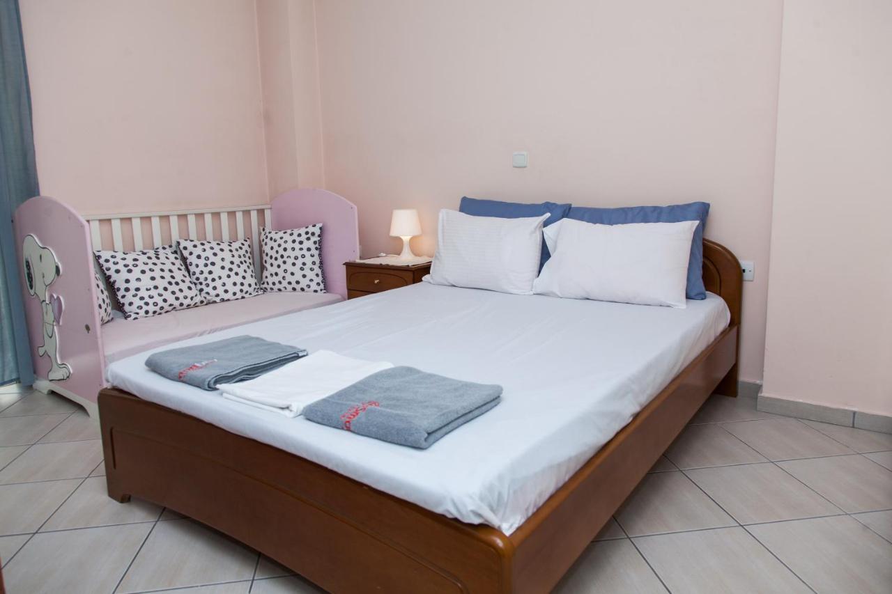 Lovely Apt In Peristeri Athen Exterior foto
