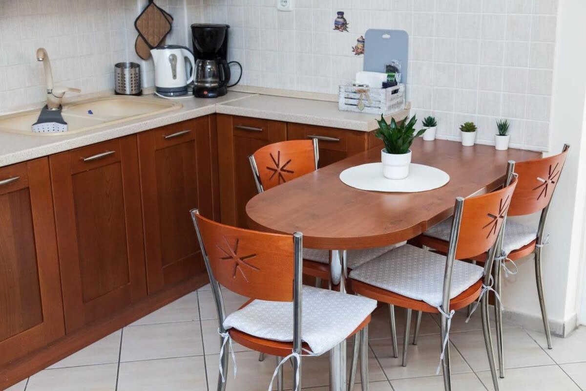 Lovely Apt In Peristeri Athen Exterior foto