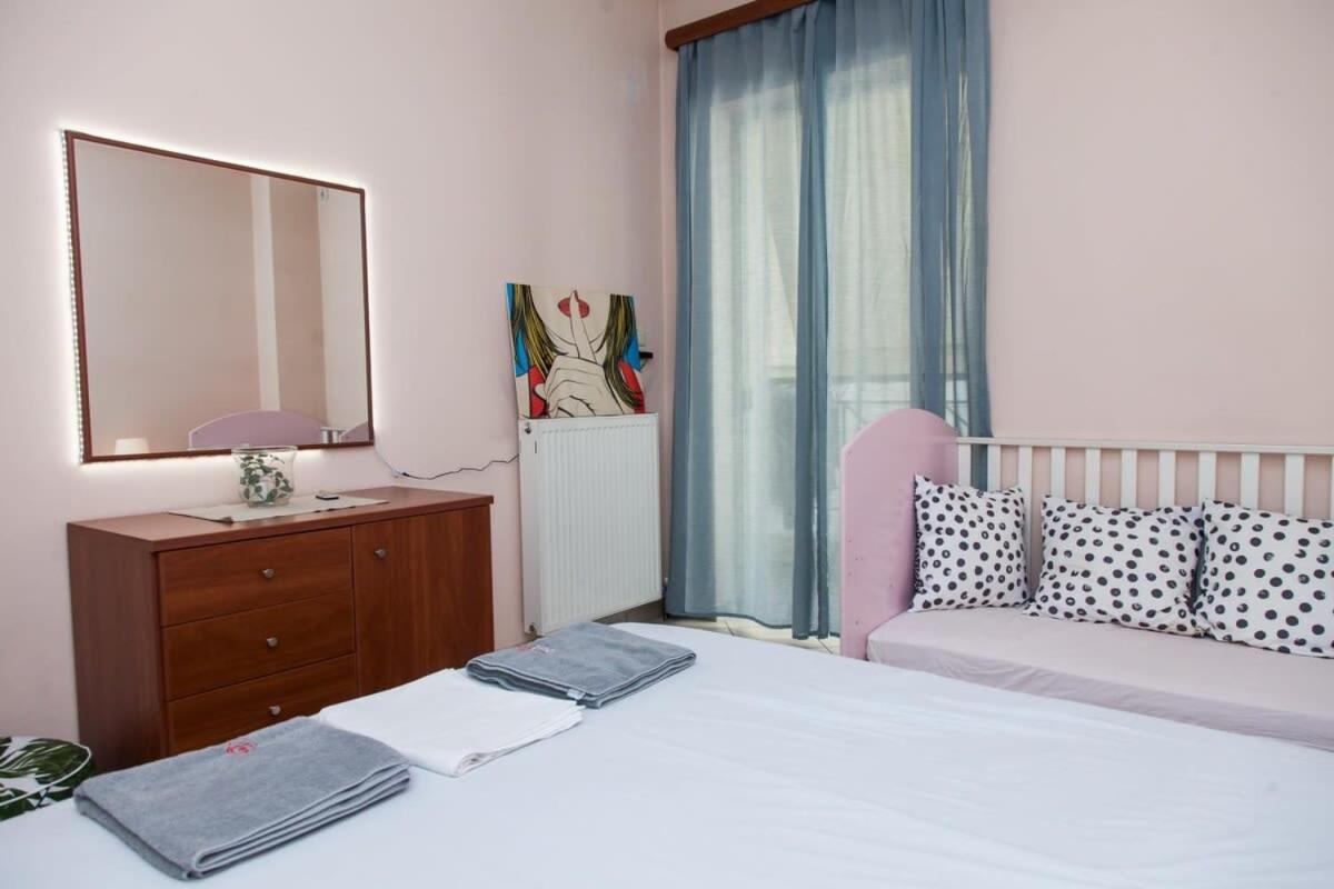 Lovely Apt In Peristeri Athen Exterior foto
