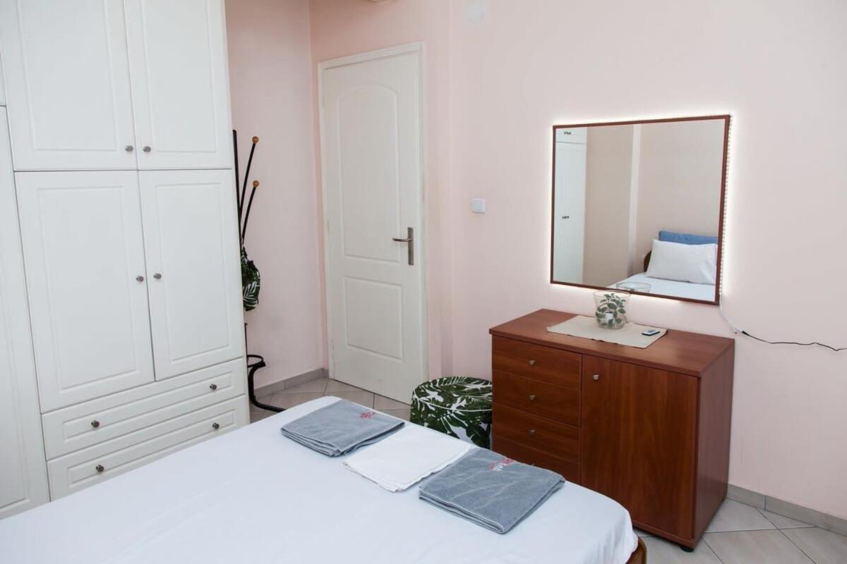 Lovely Apt In Peristeri Athen Exterior foto