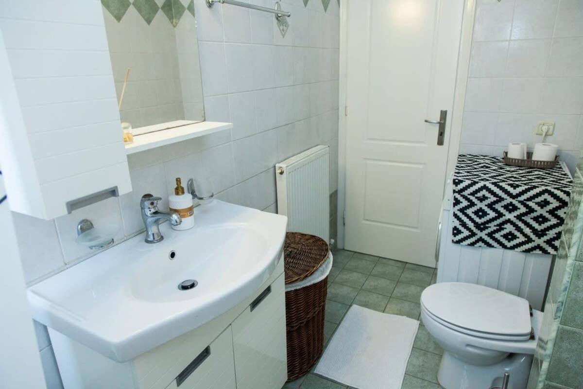 Lovely Apt In Peristeri Athen Exterior foto