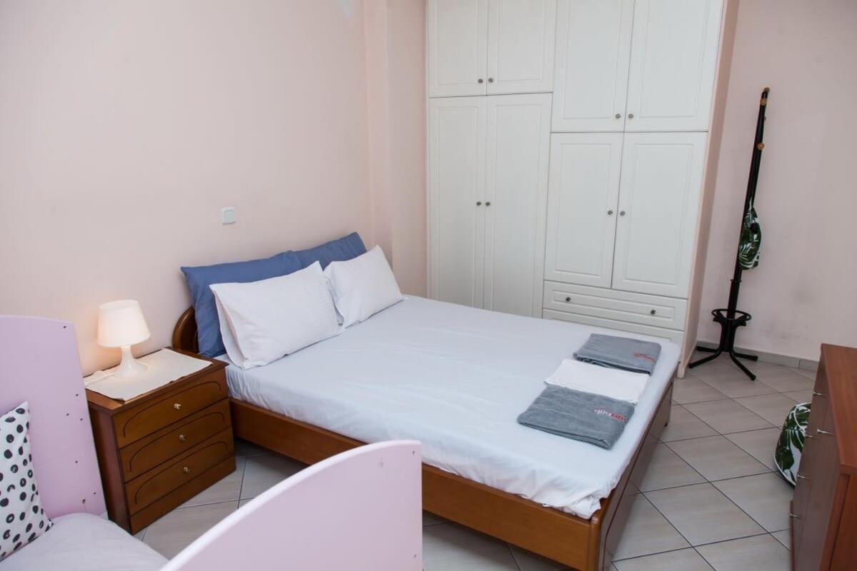 Lovely Apt In Peristeri Athen Exterior foto