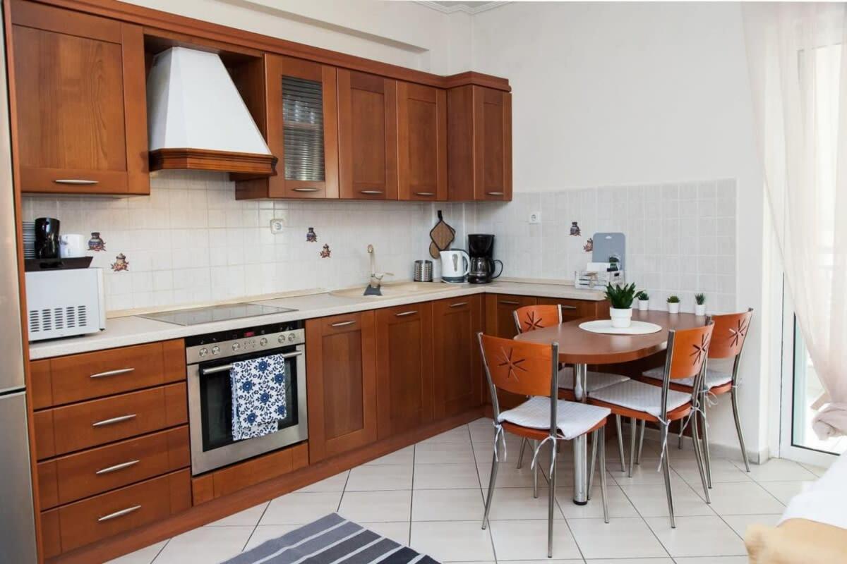 Lovely Apt In Peristeri Athen Exterior foto